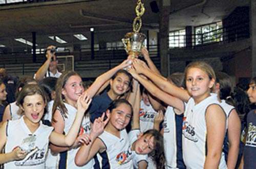 <p>Campeonas. La AIP con el título de la Sub-10 femenina.</p>