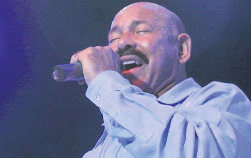 <p>Cantante. Interpretará sus mejores temas musicales. </p>
