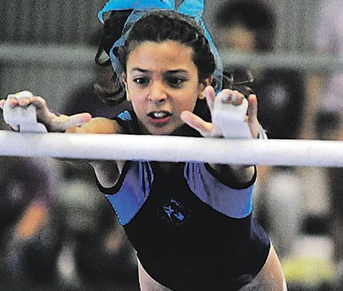 <p>Equilibrio. Las chicas se lucieron en las barras paralelas.</p>