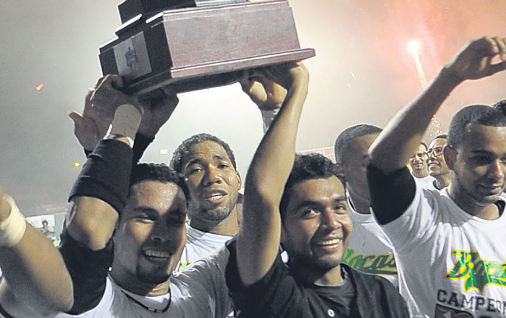<p>Celebración. Los peloteros de Bocas del Toro batallaron duro por la Copa Claro.</p>