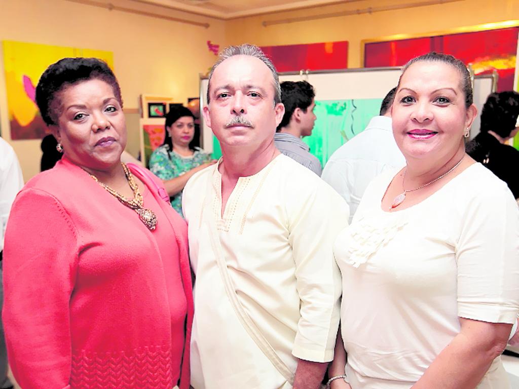 Nilsa Justavino, Jorge Camaño y Shenny Puga.()