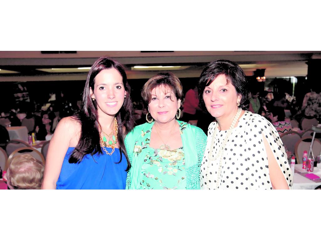 Claudia de Sobrino, Lilia de Sobrino y Marta de De Roux.()
