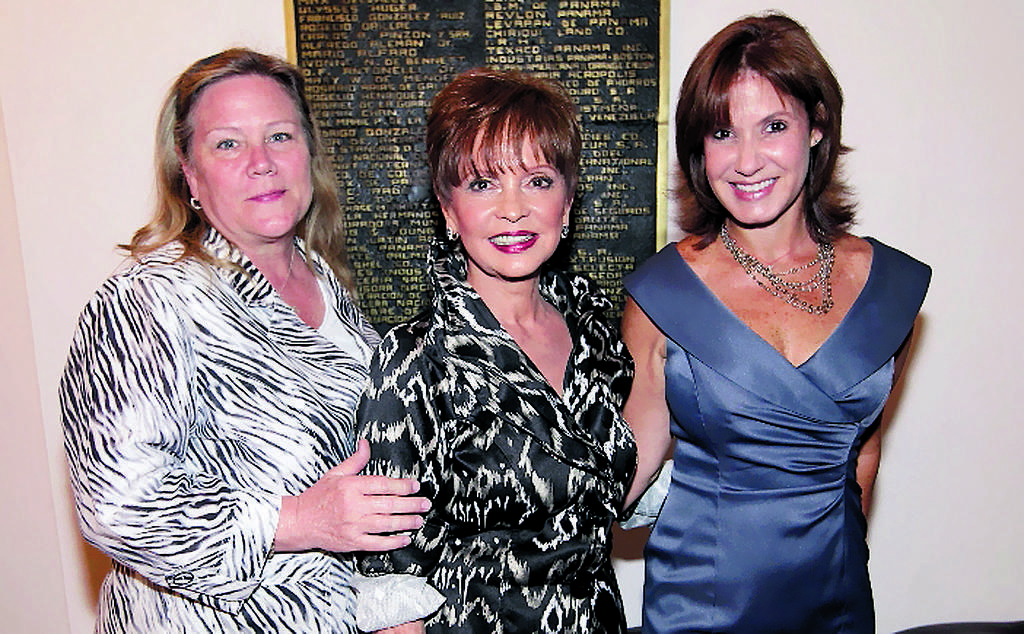 5. Cynthia de la Guardia, Isabel de Nachio y Connie Cardoze.
