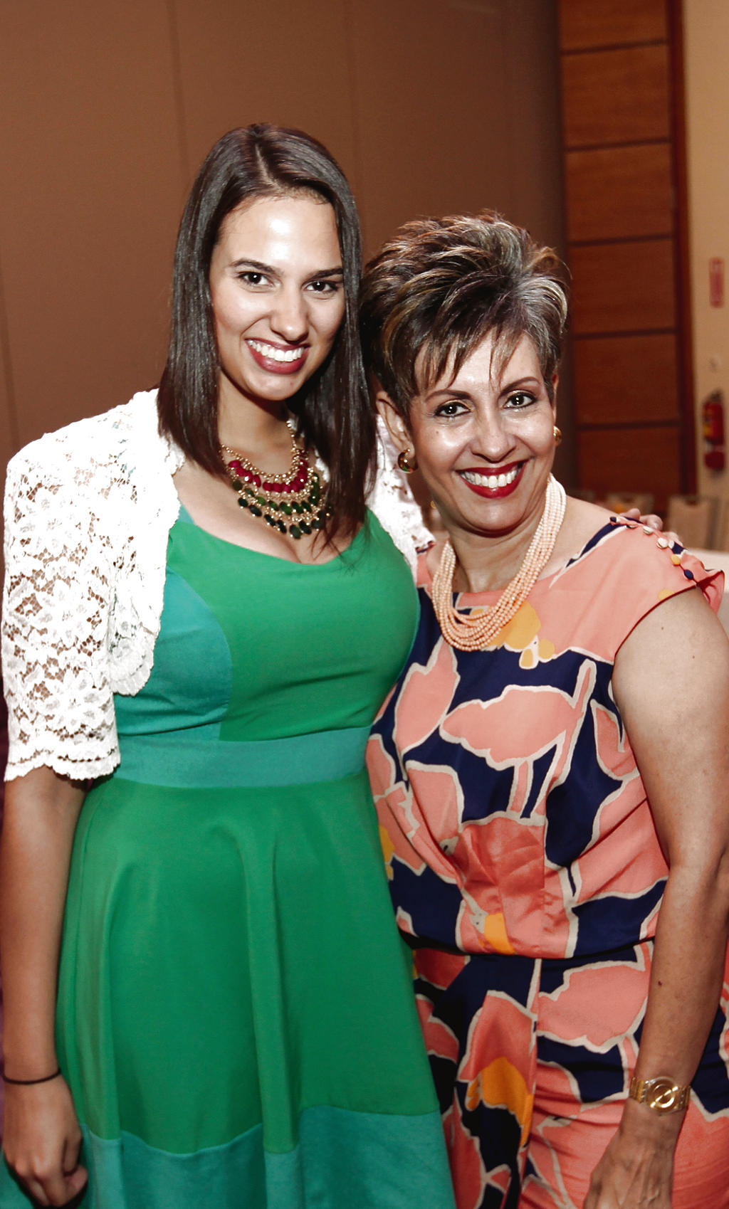 Silvana Dargel y Carmen Brid de Miró.()