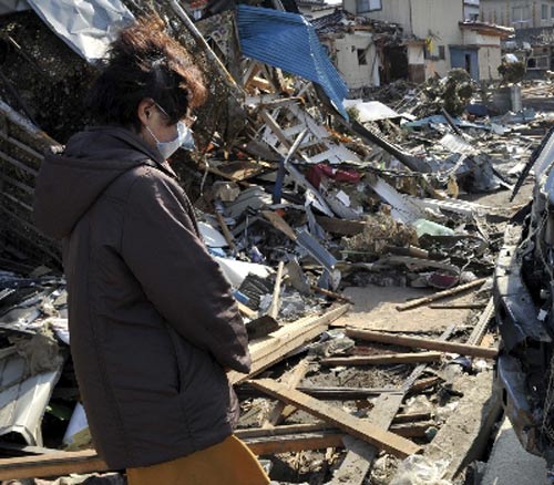 <p>Un minuto de silencio por las víctimas del terremoto y tsunami.</p>