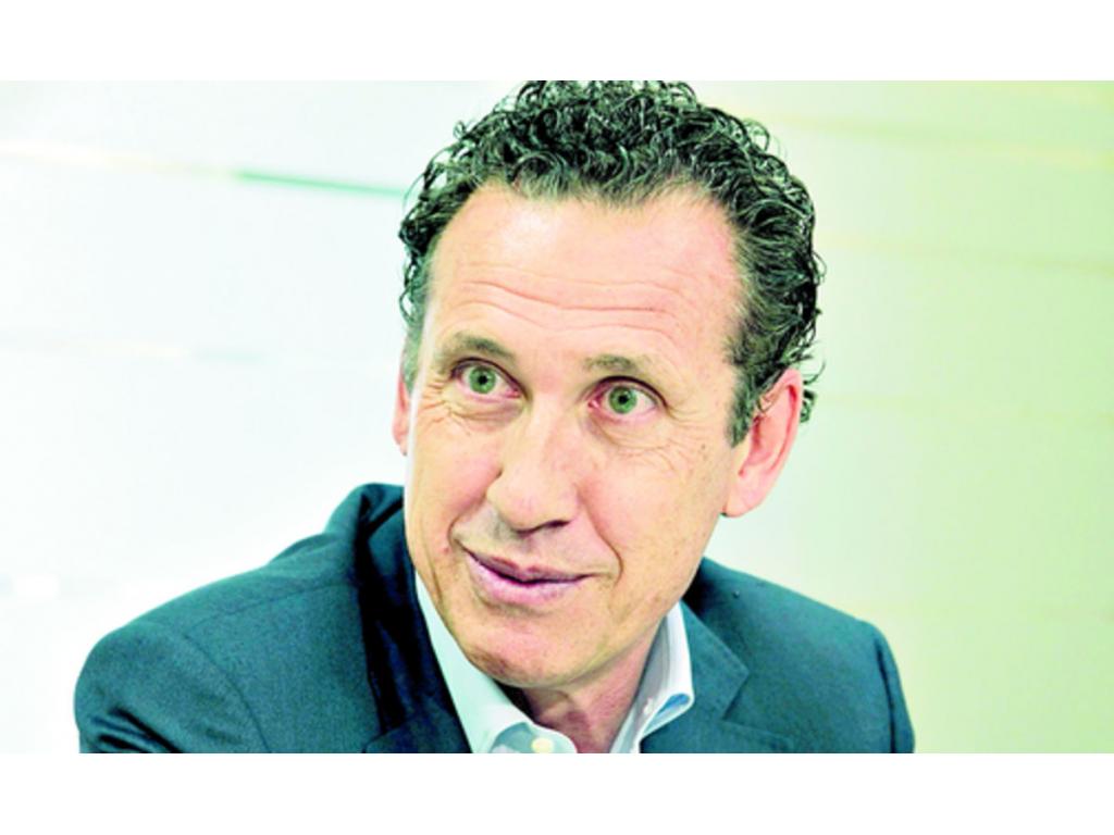 El exjugador Jorge Valdano presentó su nuevo libro "Los 11 poderes del líder.(EFE)