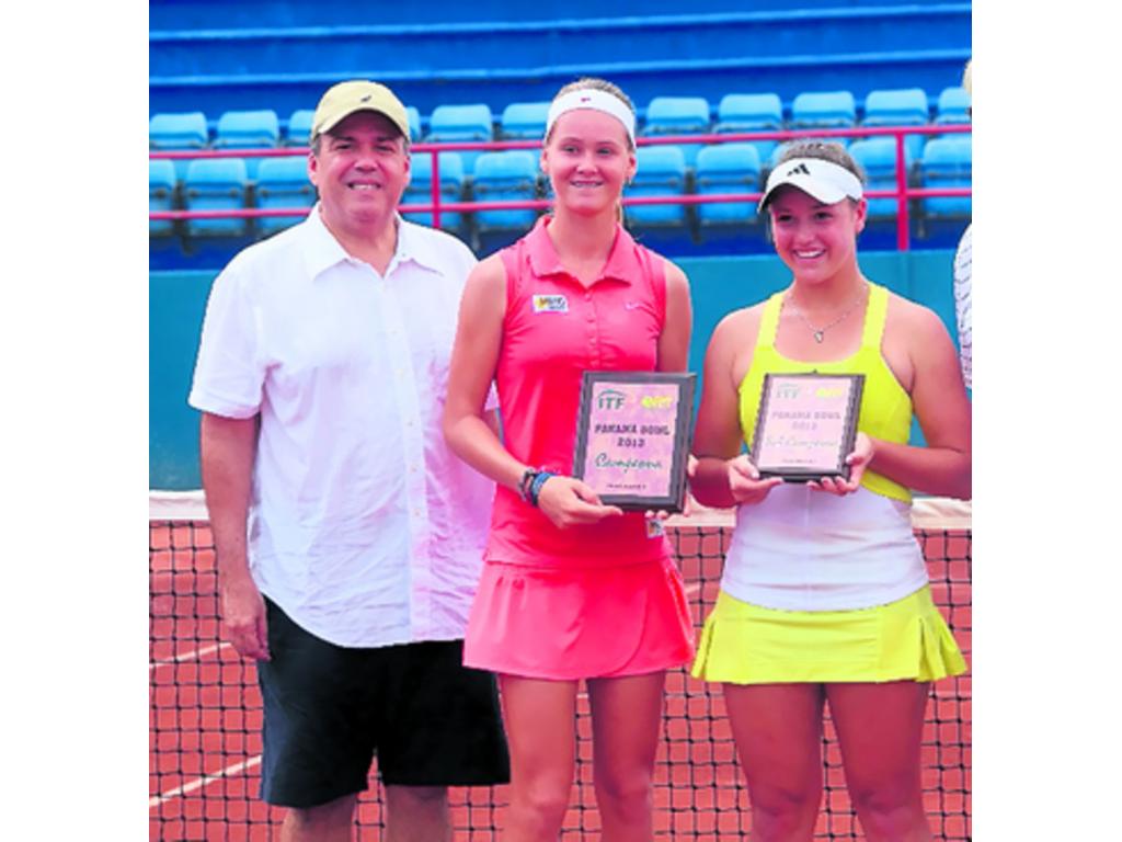 Marie Bouzkova (C) y Mary Haffey (dcha).(Alberto Ortega )