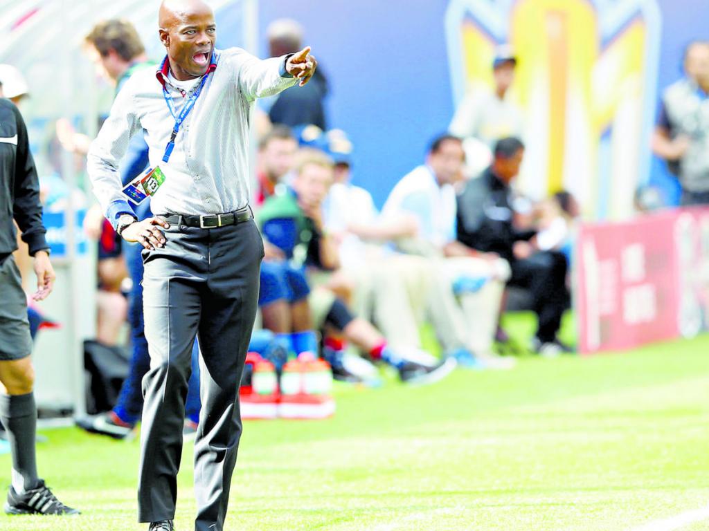 Sin mucha confianza. El entrenador istmeño ha perdido la confianza de mucha gente, luego de no poder clasificar a la selección de Panamá al Mundial de Brasil 2014, pese a tener quizá la mejor generación de jugadores y un gran apoyo económico.Sin embargo,