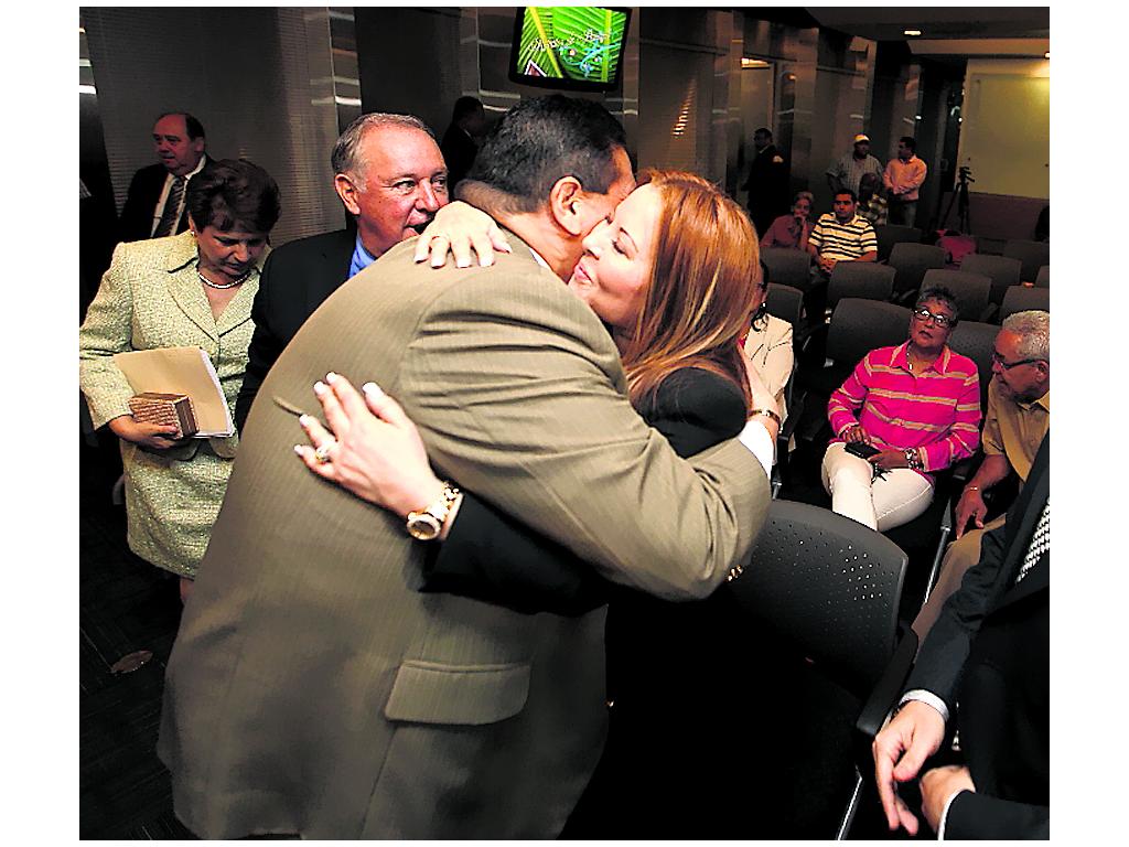 El presidente de la Asamblea, Sergio Gálvez, felicitó a Castillo.(Carlos Lemos)