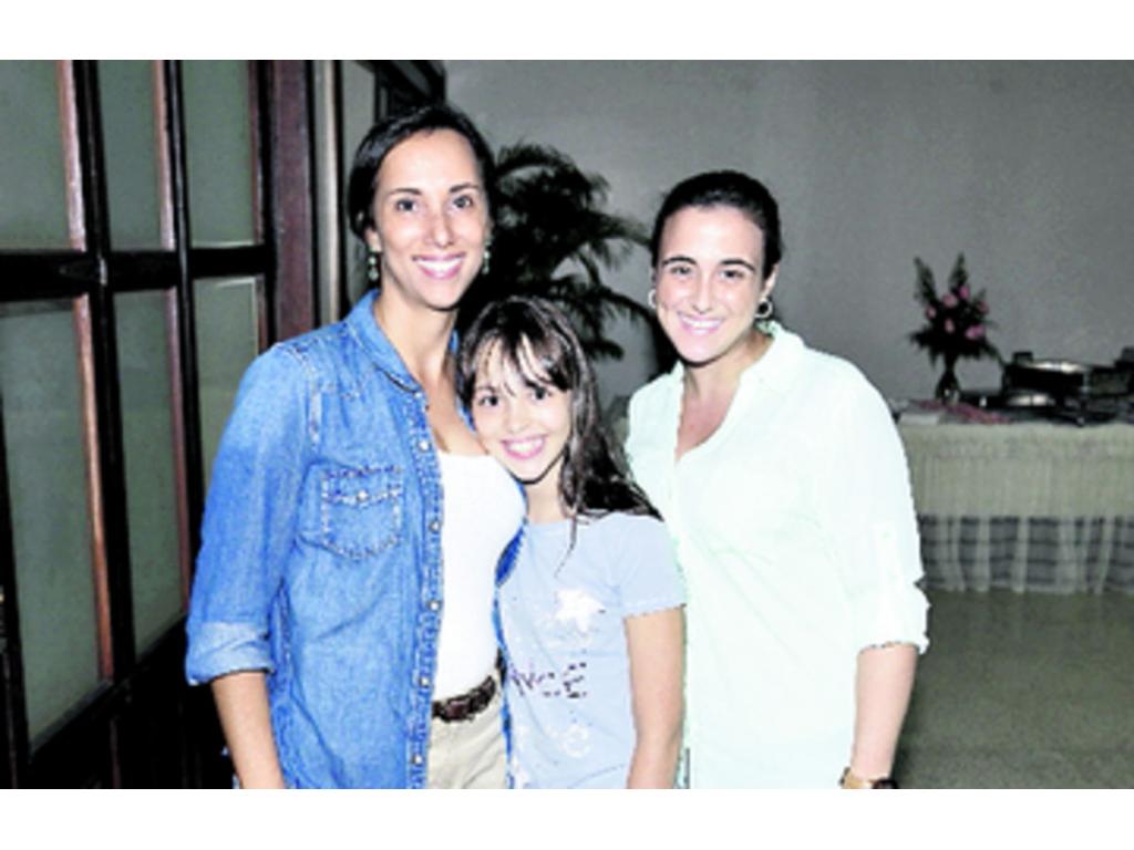 5. Ulla Carbon, Livia de Santis y Anita de Moreno.