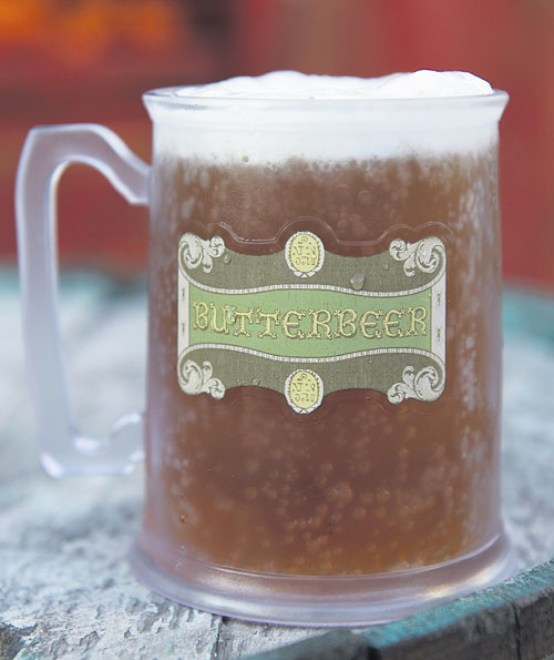 <p>Butterbeers. La bebida más pedida en Las tres escobas.</p>