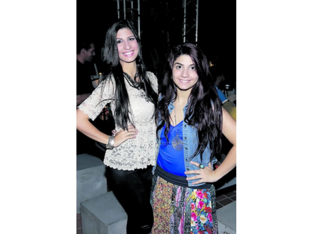 12. María Carla Sayavedra y María Sofía Sayavedra.