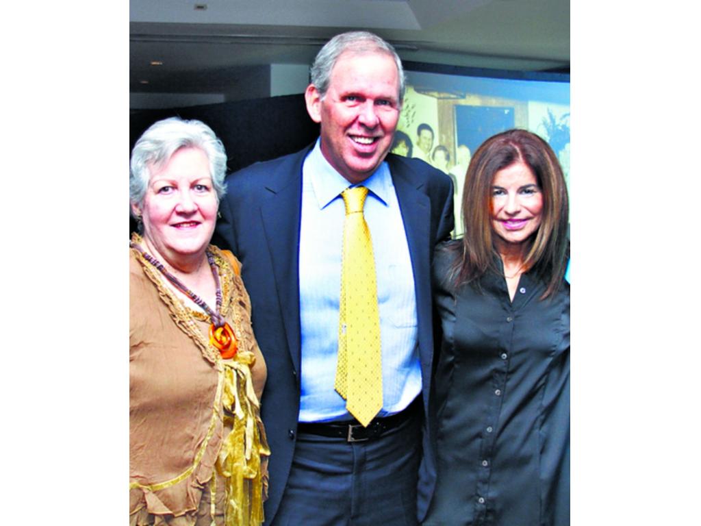 6. Edna de Fábrega, José Miguel Fábrega y Raquel Alfaro.