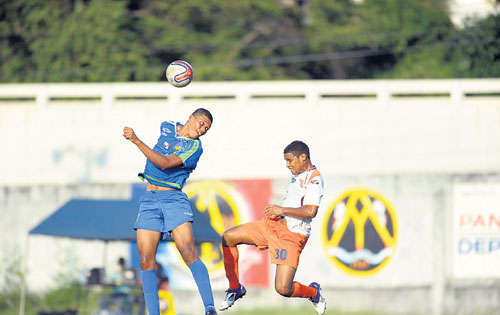 <p>Lucha. Cada balón fue disputado.</p>
