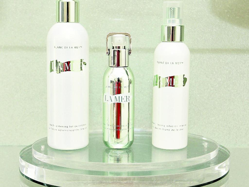Para el cuidado del rostro esta reconocida marca lanzó al mercado Brightening Collection, la cual libra la piel de las temidas manchas.(Abel Rodríguez)