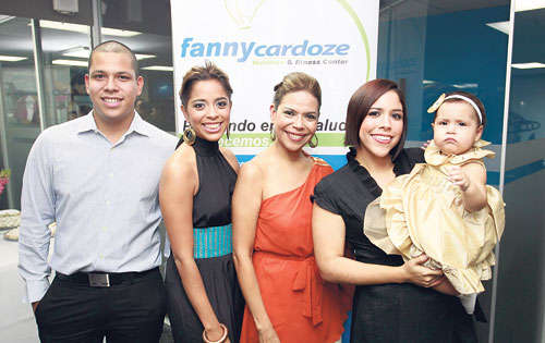 <p>Ramón Cardoze, Fanny I. Cardoze, Fanny de Cardoze, Sandra Cardoze y Paula Victoria Aguilar.</p>