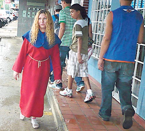 <p>Manda. Peregrinos caminan por agradecimiento.</p>
