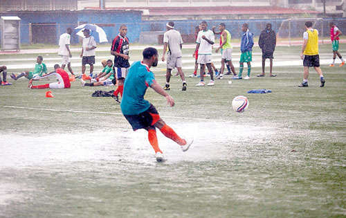<p>Inundado. El campo se encharca con facilidad.</p>