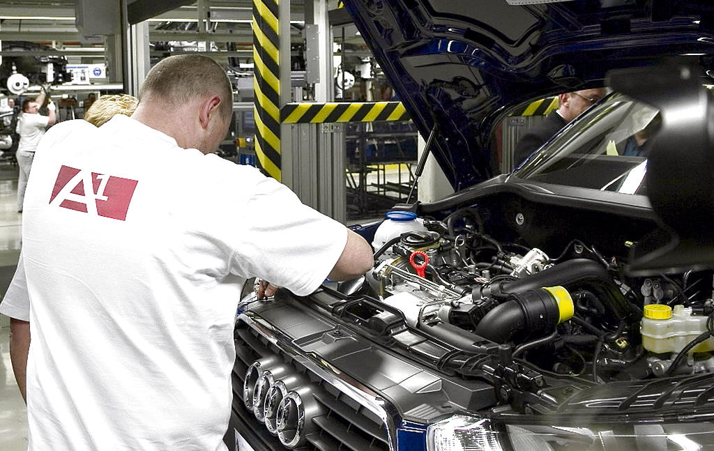 Servicios. A los autos nuevos le ofrecen mantenimiento gratis por tres años ó 60 mil km.(CORTESÍA)