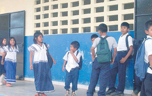 <p>Acción. El lunes se retoma el diálogo.</p>