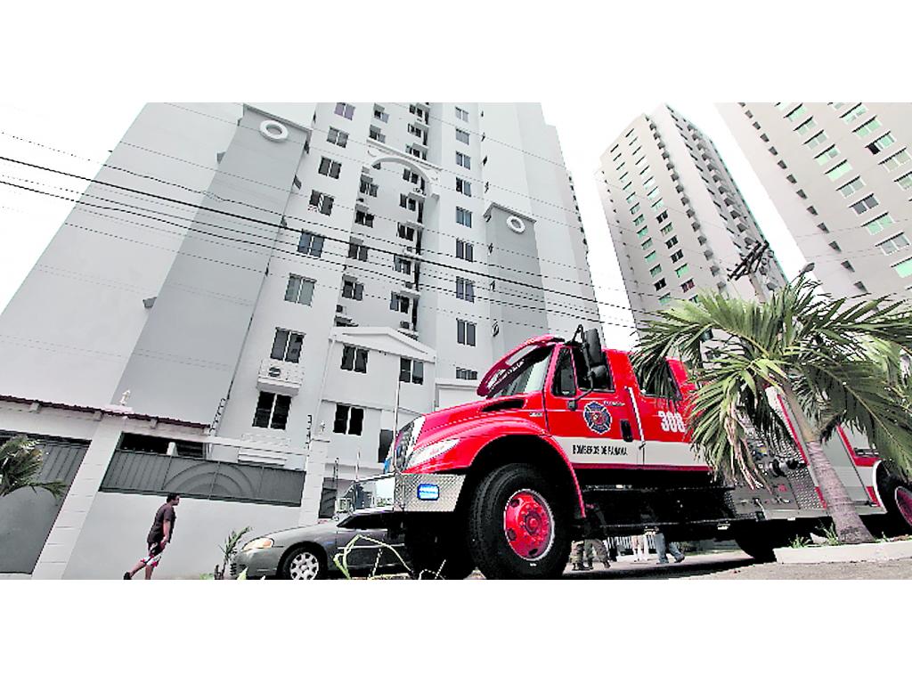 Incendios. Hay construcciones sin alarmas ni regaderas. ()