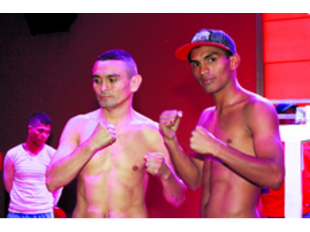 Ricardo El Matemático Núñez (dcha.) volverá a presentarse en la arena Roberto Durán después de perder la oportunidad de coronarse campeón mosca de la Federación Internacional de Boxeo (FIB), el pasado año. Hoy combatirá ante el colombiano Michael Arang