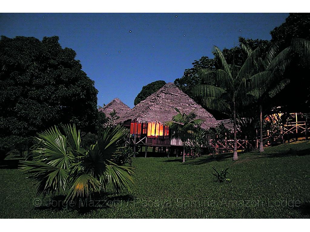 Una postal real cuando cae la noche en el albergue Pacaya Samiria, desde el cual se inician las expediciones para penetrar el Amazonas.()