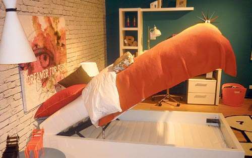 <p>Cama-canapé. Modelo abatible con sistema de elevación. </p>
