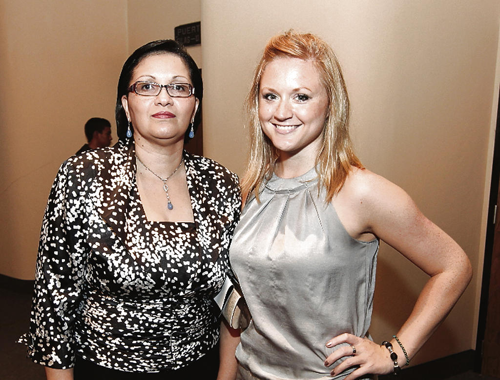 Luzmila Fermín y Kate Stobart. ()