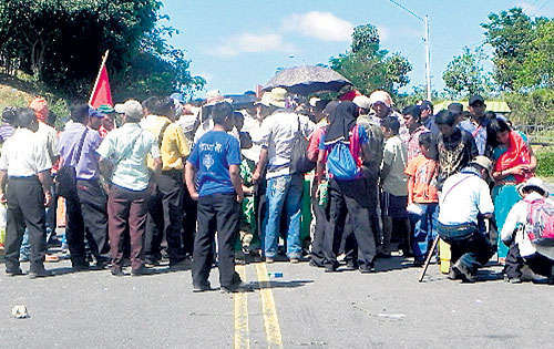 <p>Protesta. Cerraron la vía por tercer día.</p>