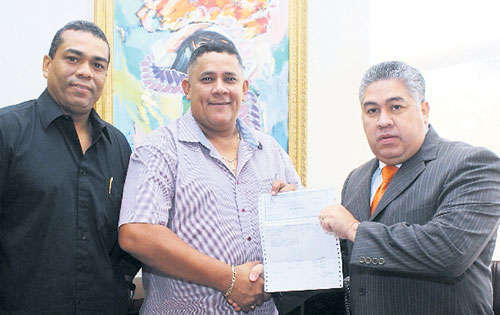<p>Aporte. Danilo Velasco (c) vaticinó un torneo de calidad.</p>