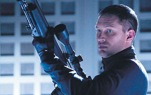<p>Tom Hardy. James Tuck es atractivo, aunque de facciones duras, y peligroso, pero malo en cuestiones románticas. </p>