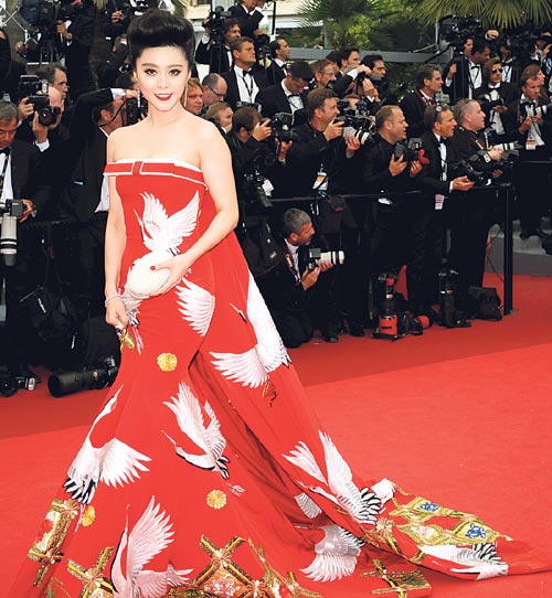 <p>Fan Bingbing. Lució un vestido rojo de inspiración oriental. </p>