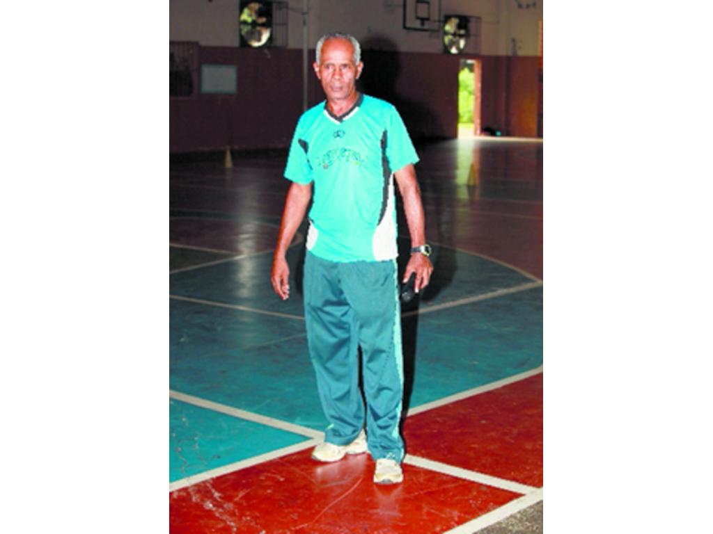 Entrenador Raúl Pineda.(Anayansi Gamez)