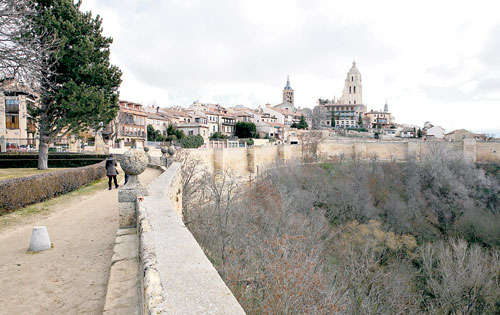 <p>Perspectiva. La ciudad, vista extramuros, muestra parte de su magnificencia.</p>
