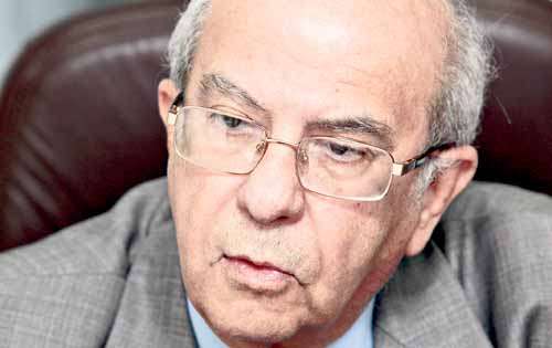 <p>Justificación. Tenemos asistentes con maestría o títulos de PH.D que permanecen en esa condición porque no hay cupos para poderlos ascender.</p>