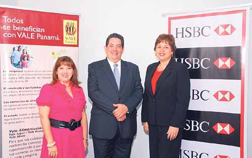 <p>Sandra Osorio, Walter Silvera Jr. y Guisela Chevalier de Millán, vicepresidente de Negocios de HSBC Bank Panamá.</p>