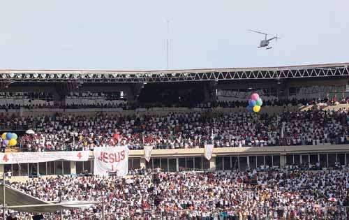 <p>Estadio. Más de 30 mil personas se dieron cita.</p>