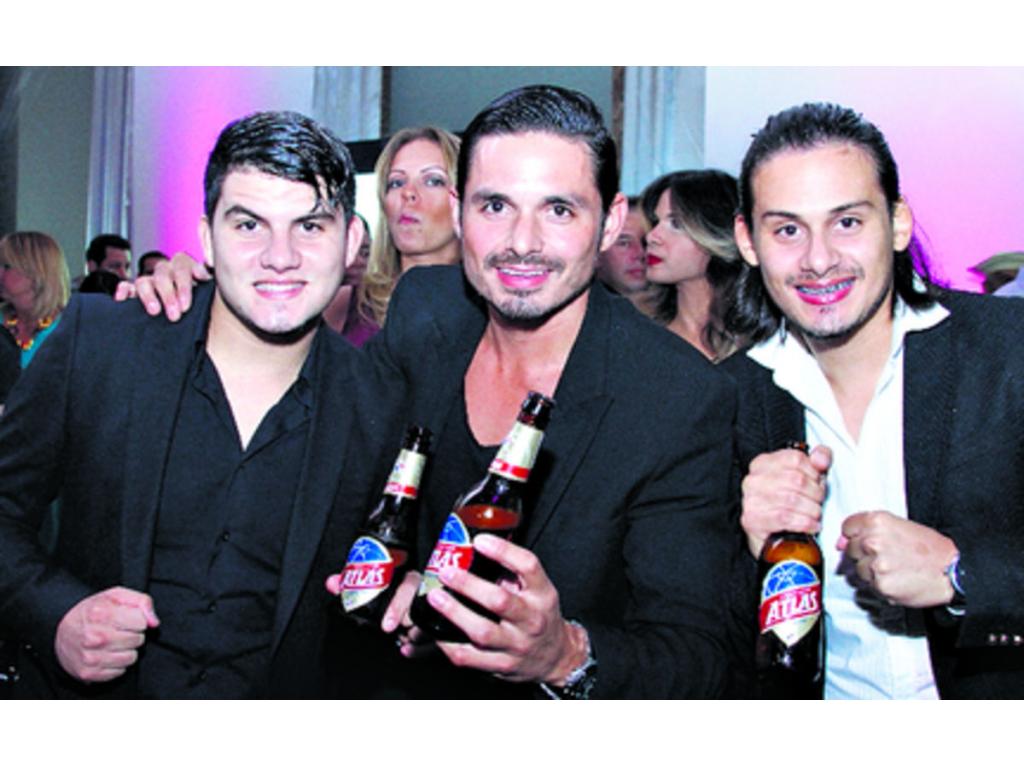 5. Roberto Armando Durán, Robin Durán, Víctor Roberto Durán.