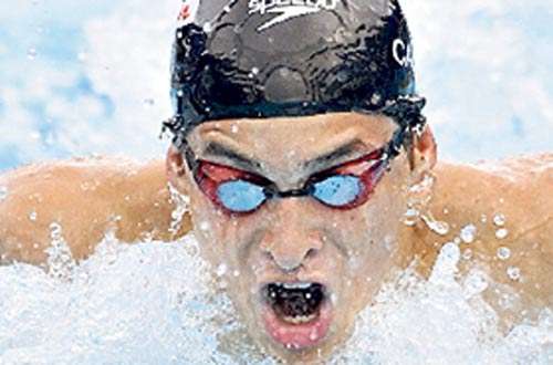 <p>Diego Castillo en la pileta.</p>