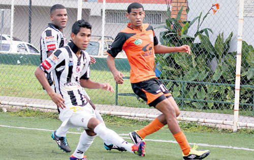 <p>Talento. Carlos Rodríguez (izq.) no sabe nada.</p>
