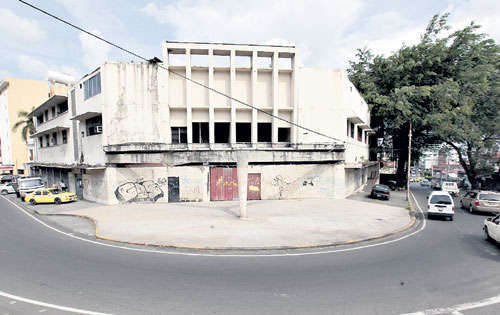 <p>Teatro. En este lugar se levantará una edificio de 54 pisos. </p>