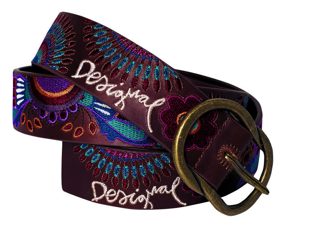 Desigual. Correa de cuero con detalles florales en colores.()