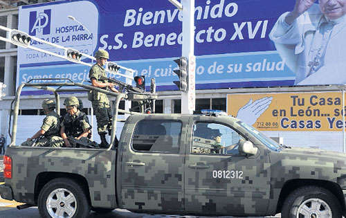 <p>Seguridad. Militares cuidan todas las avenidas.</p>