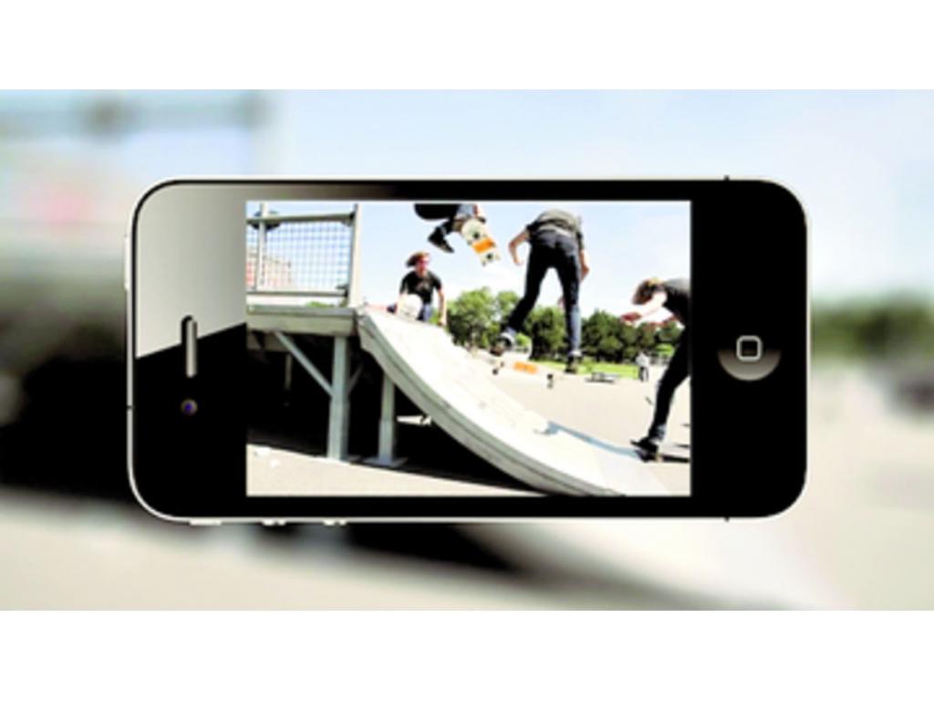 Toma muchas fotografías, en secuencia, es decir una detrás de otra. La clave para tener una imagen final deslumbrante es mantener el dispositivo iOS quieto, y ajustar la velocidad de captura para evitar que las fotos se superpongan