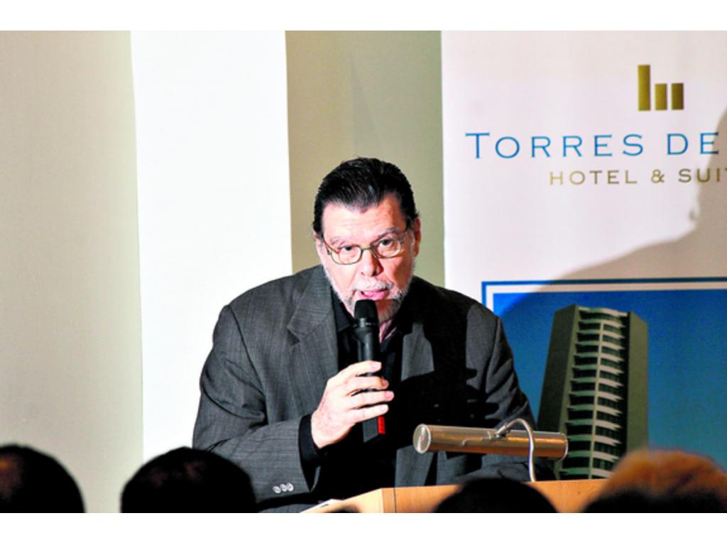 Héctor A. González dedica un ejemplar a Ariel Barría Alvarado.