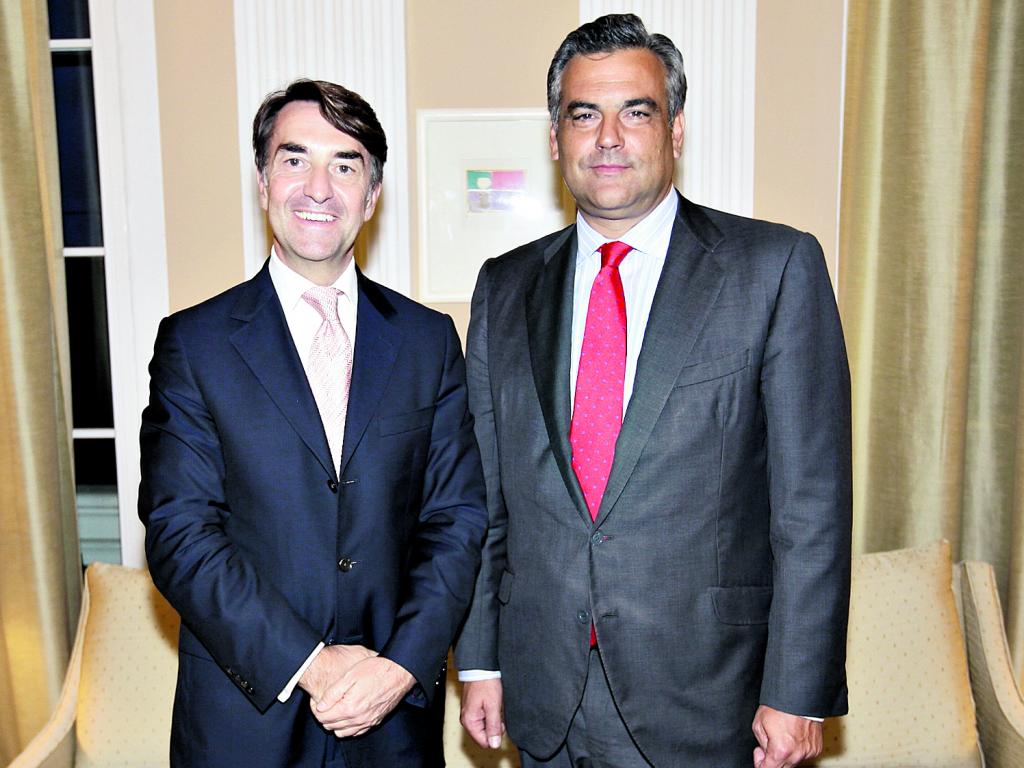 2. Óscar Ramírez, Lidia de Ramírez y Luis Cremades.