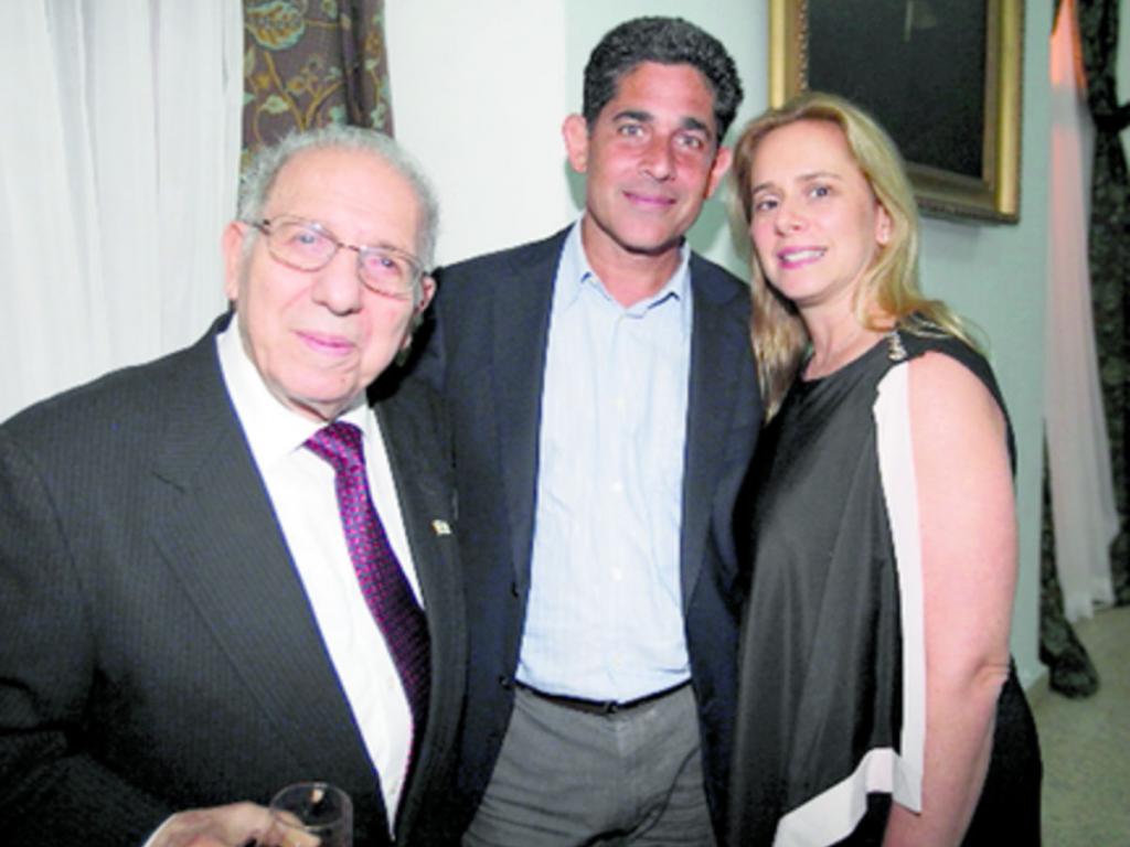 2. Moisés Mizrachi, Marcos Gateño y Dalia Gateño.