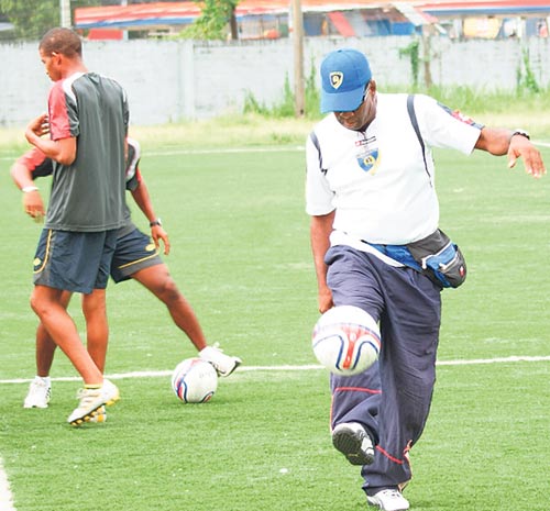 <p>Dominio. Mansilla también mostró sus dotes con el balón.</p>