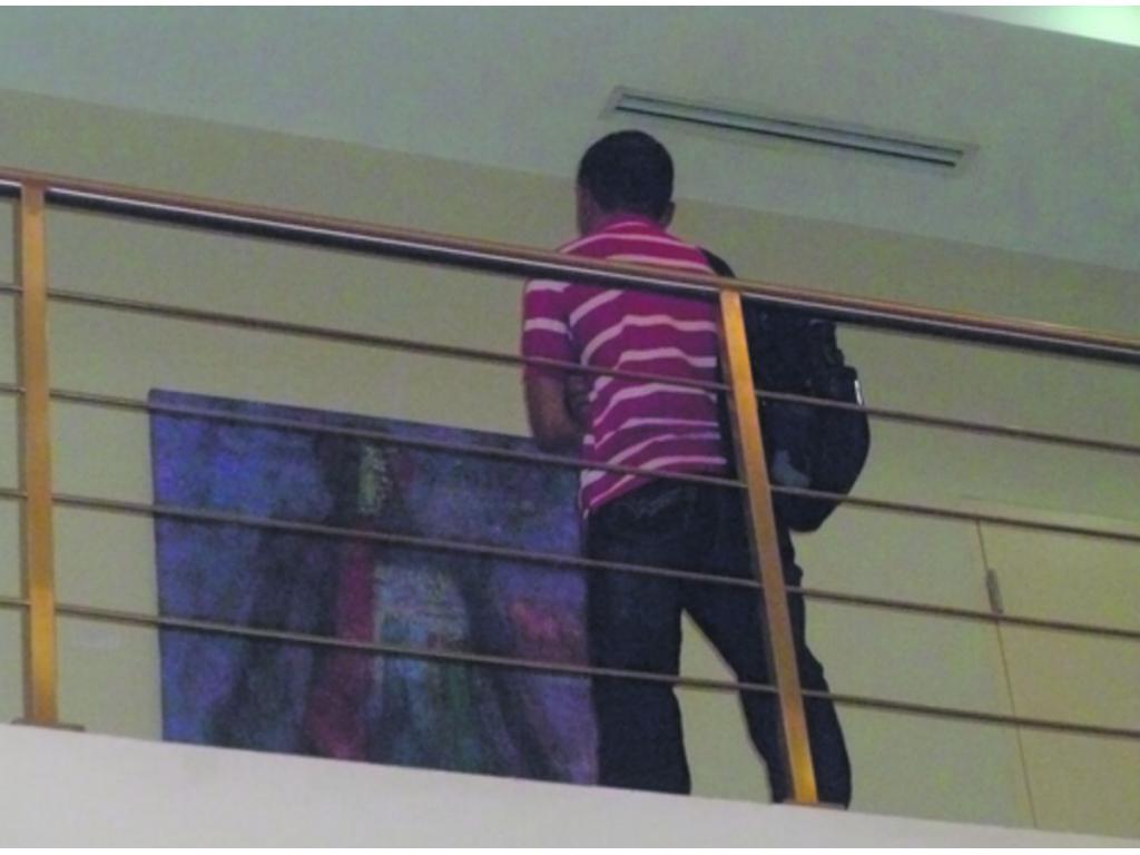 Sus pinturas son a simple vista llamativas. Dignas de admirar.(Rosalina Orocú Mojica)